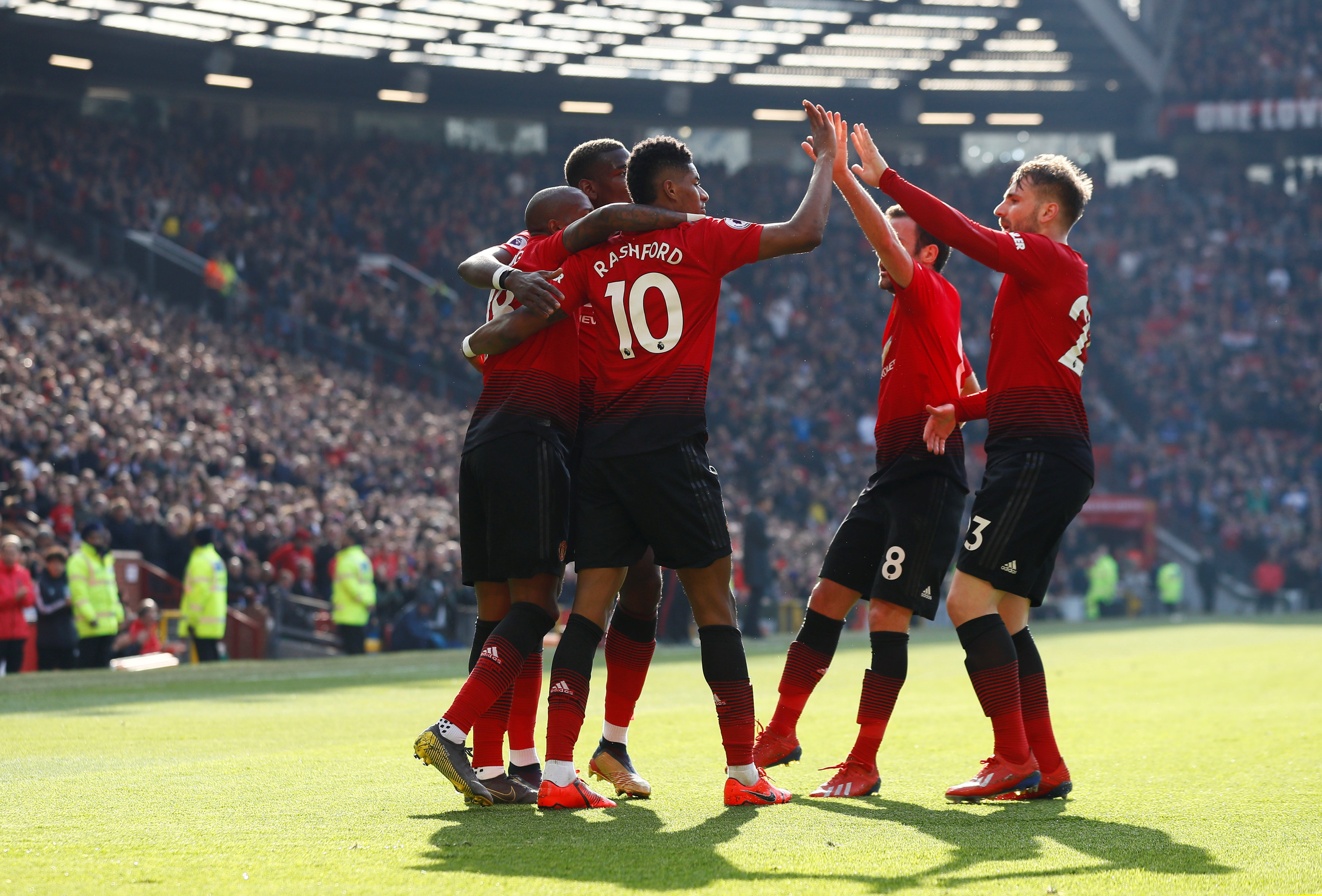 以其杰出的 以其杰出的